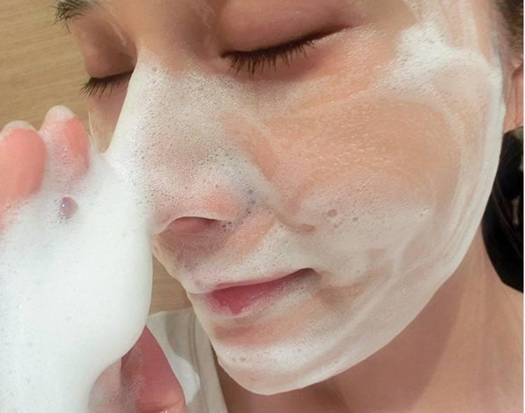 先涂防晒还是隔离护肤的正确步骤,百雀羚护肤套装的正确护肤步骤