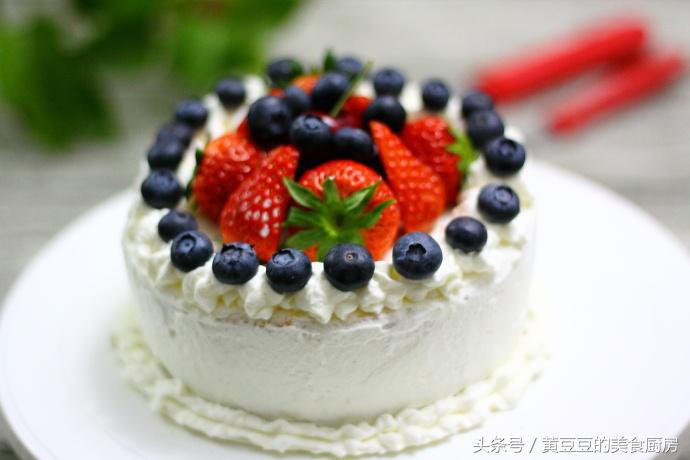 自己制作生日蛋糕最简单的方法,简单的自制生日蛋糕的做法