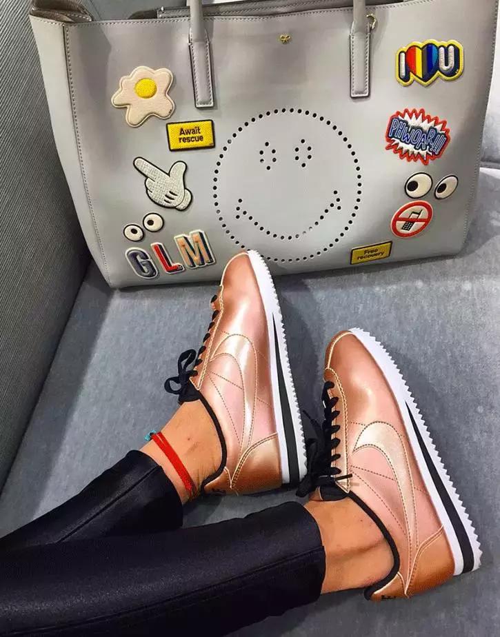 杨幂同款小白鞋阿迪达斯,杨幂小布鞋