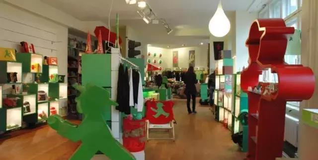 法国旅游带什么纪念品回来 (出国旅游必买的纪念品)