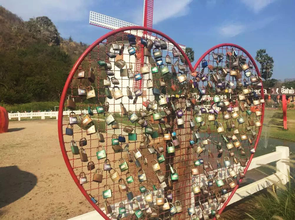 泰国曼谷芭提雅华欣7天自由行 (泰国华欣与芭提雅是一个地方吗)