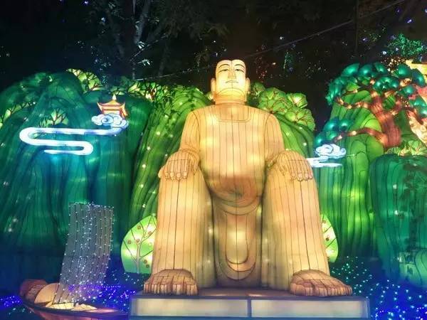 自贡第30届灯会,自贡今年灯会65岁是否免票观灯