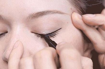 详细的化妆步骤新手必备哦,正确的化妆顺序新手妹子学起来