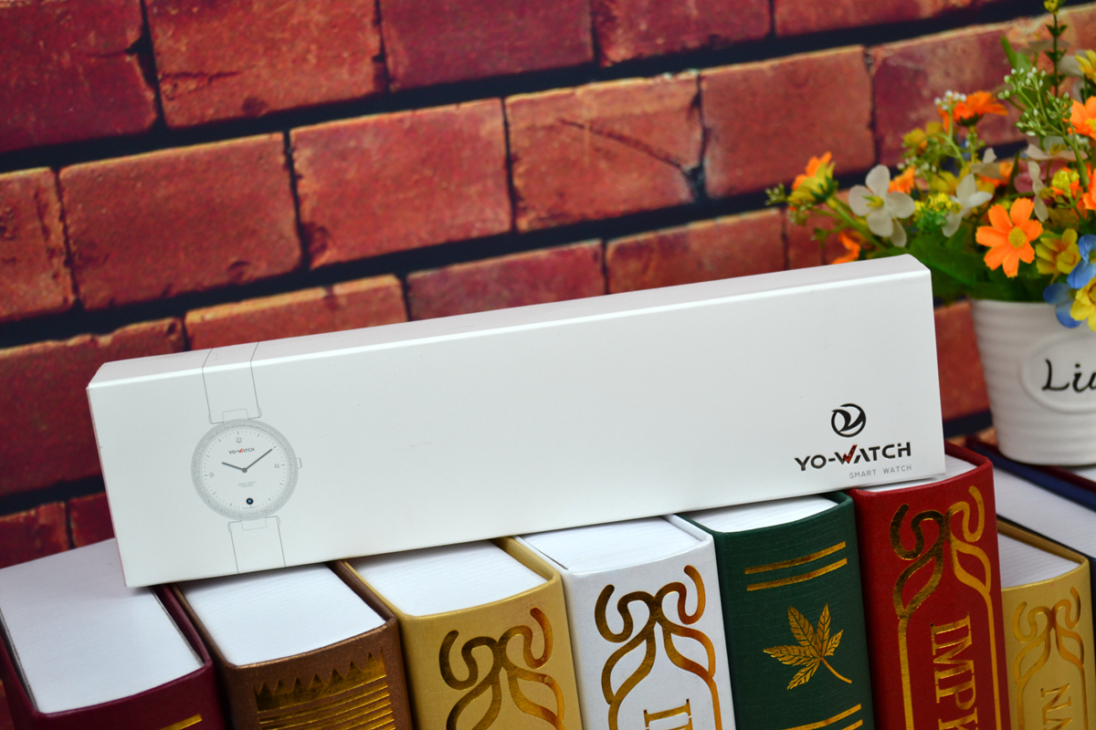 有水晶有钻石，能测UV会自拍，续航8个月，为妹子而生的智能表