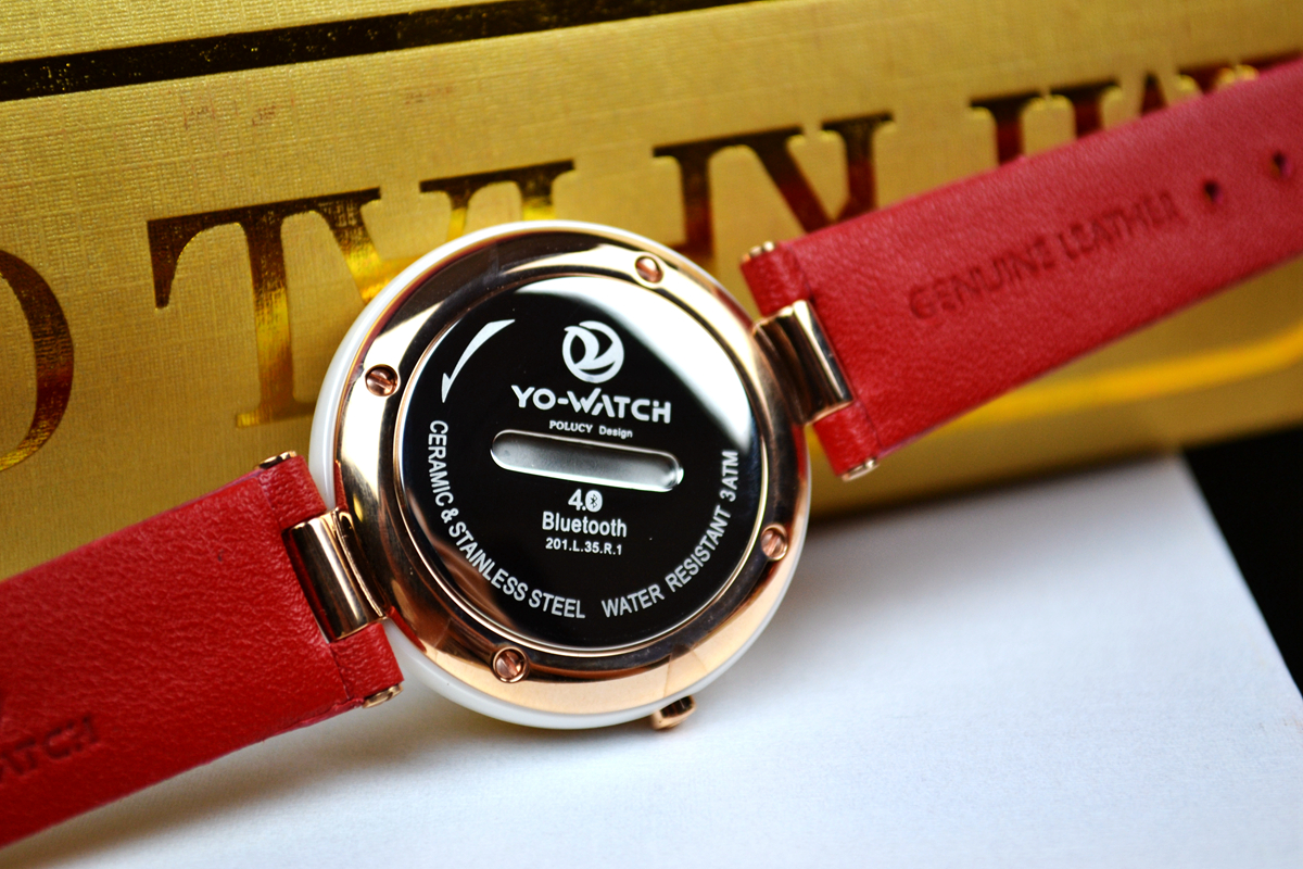 有水晶有钻石，能测UV会自拍，续航8个月，为妹子而生的智能表