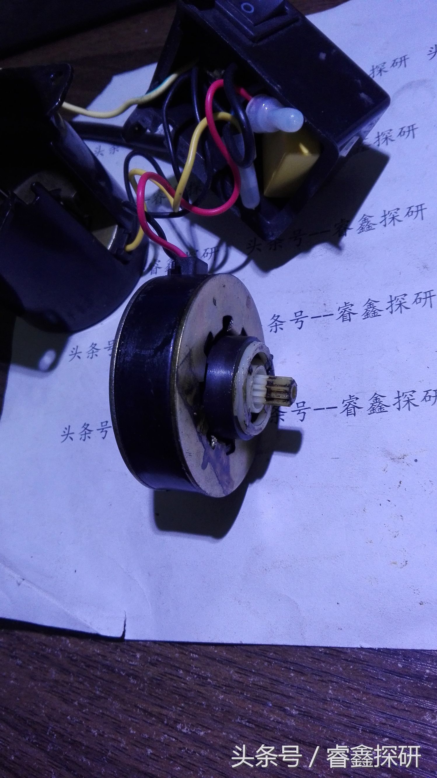 爪极式永磁同步电动机如何接电容,爪极式永磁同步电动机维修视频