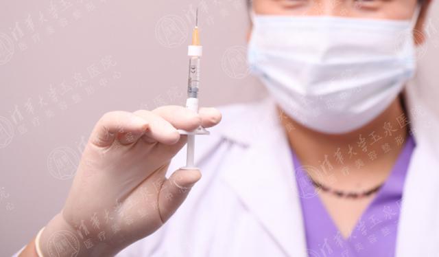 割双眼皮轻微痛感正常吗,割双眼皮很痛吗