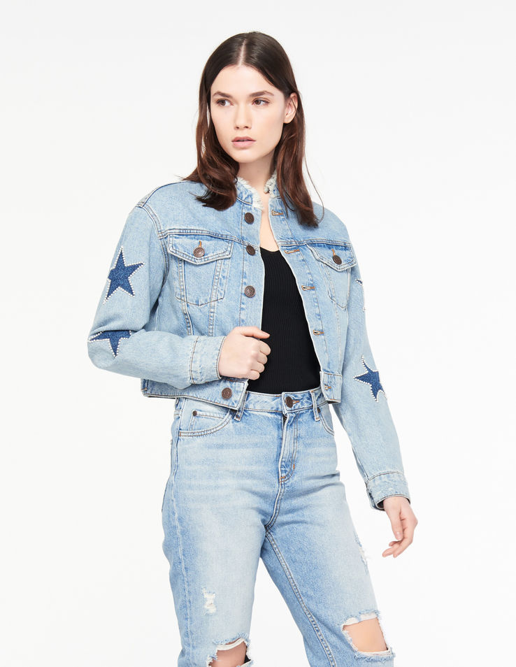 现在流行的爆款梅子,梅子新款上新开春搭配