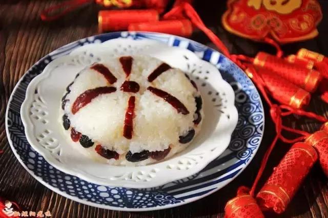 千里奔波只为一年一顿的年夜饭,记忆中的年夜饭人间至味是团圆