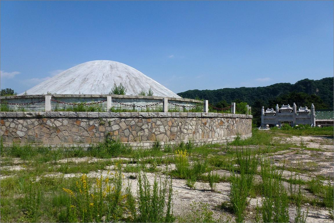 张学良为什么有这么多陵墓,张学良为父亲张作霖造的墓在哪里