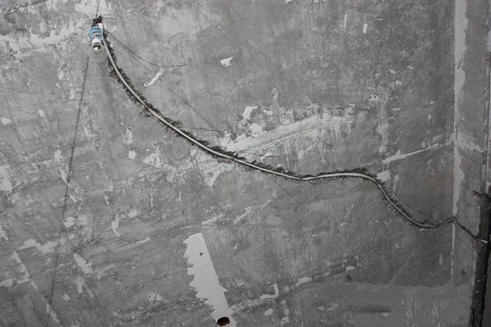 分析：房子装修如果室内顶面不吊顶，走线怎么走