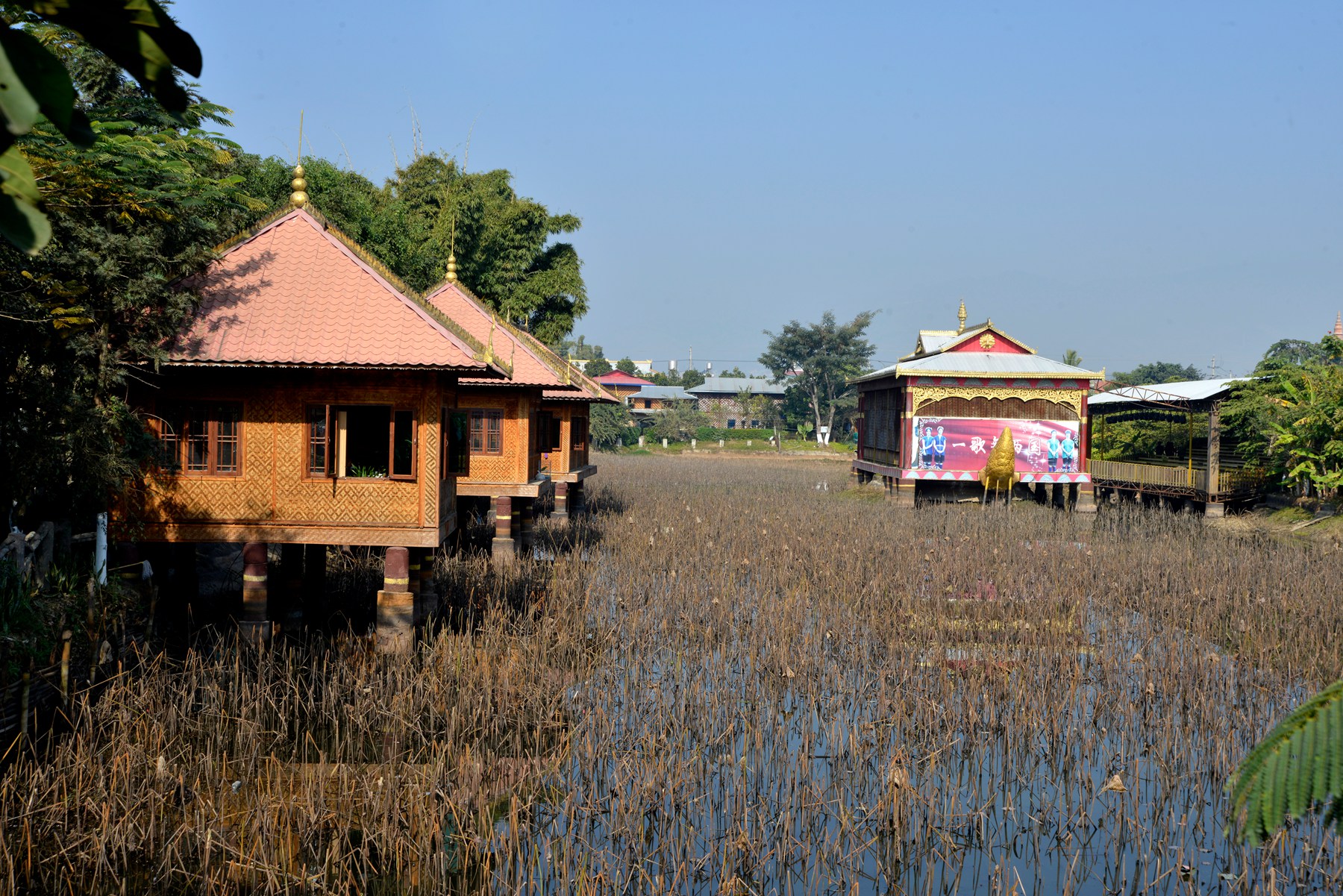 沿腾冲到瑞丽旅行,你会看见什么样的中缅国界线?