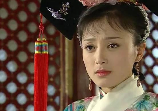 秦岚因整容遭到网友的吐槽如今她终于又瘦了下来美出新高度