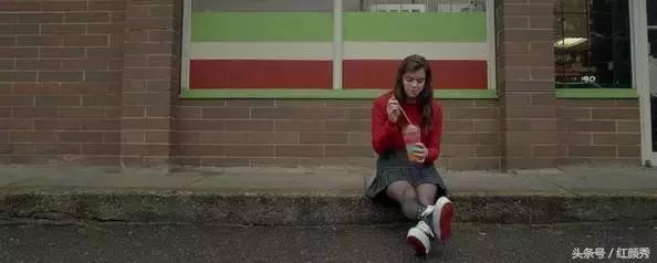 崔雪莉黑裙红唇,崔雪莉粉色蕾丝长裙