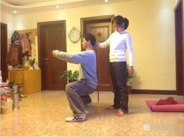 李华伟蹲墙松腰,李华伟健身教练