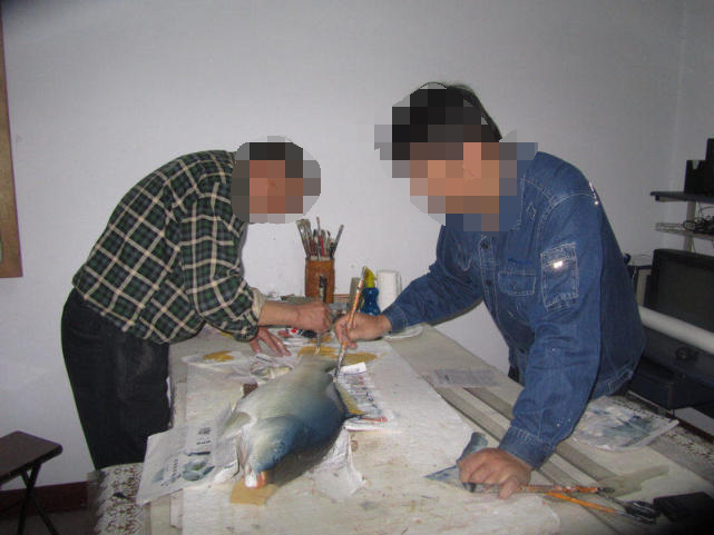 钓获巨鲤,钓巨型大鱼被伤