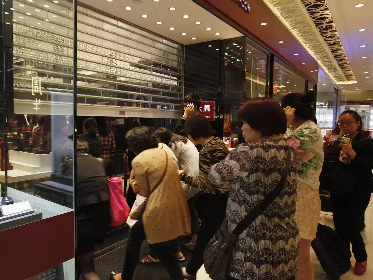 ferragamo新logo,ferragamo发布会图片