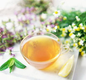 过敏脸红红的,过敏皮肤红红的