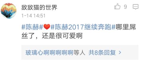 陈赫晒女儿给狗狗喂食,陈赫晒萌宠照片狗狗名字太霸气