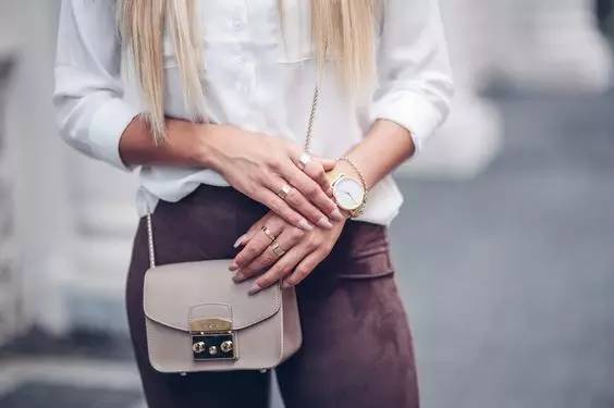 大牌口红包包哪里买,秋冬口红怎么买便宜的