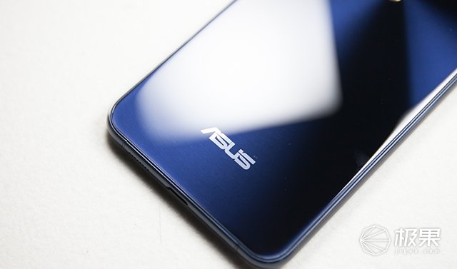 2018款华硕手机怎么样,黑科技颜值机
