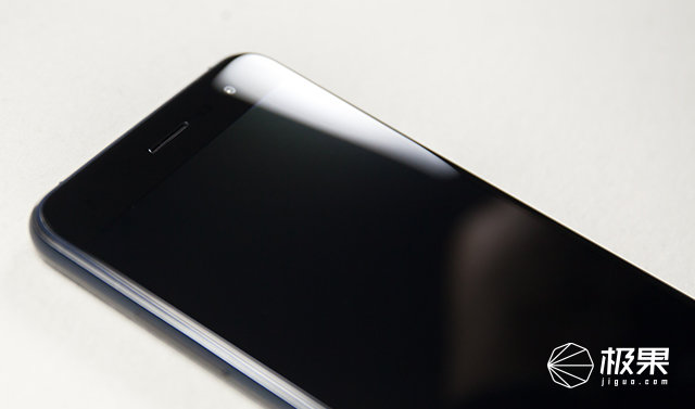 2018款华硕手机怎么样,黑科技颜值机