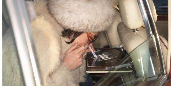 “周立波*品毒**风云”揭秘——快克*卡因可**（古柯碱）