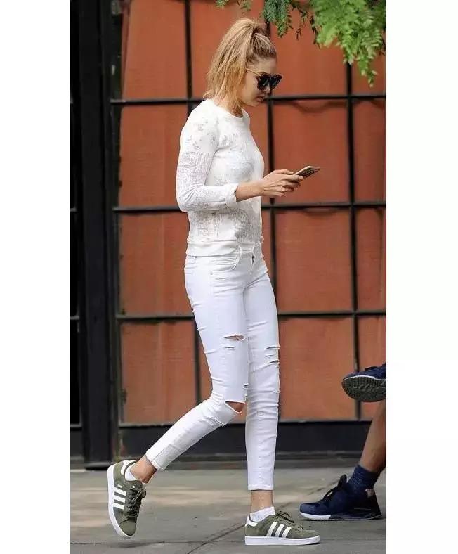 杨幂同款小白鞋阿迪达斯,杨幂小布鞋