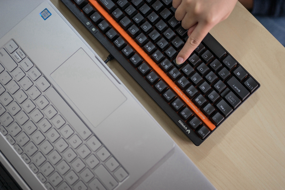 雷柏机械键盘v500l评测,雷柏v500游戏机械键盘