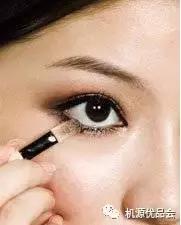 卸眼妆的正确方法和步骤,眼部彩妆怎么卸眼妆