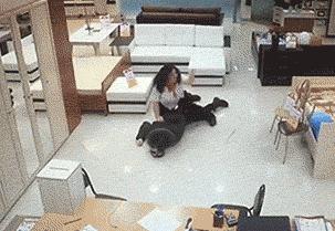 死神来了结局被车砸死第几部,死神来了的结局