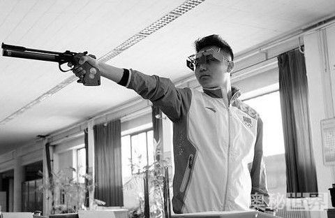 从容不迫的反义词是什么标准答案,从容不迫与从容不反的意思一样吗