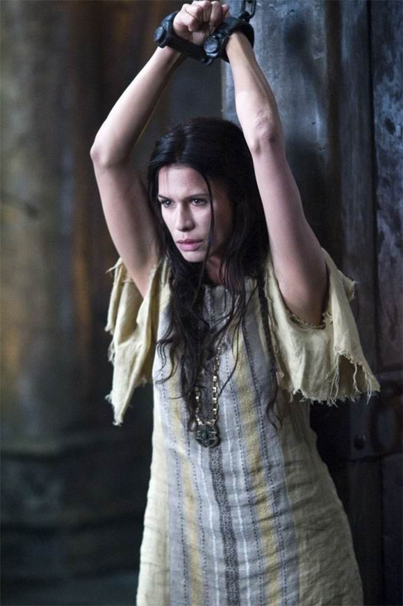 帅！美女吸血鬼最爱“战斗范”——去“宗教化”的《黑夜传说》