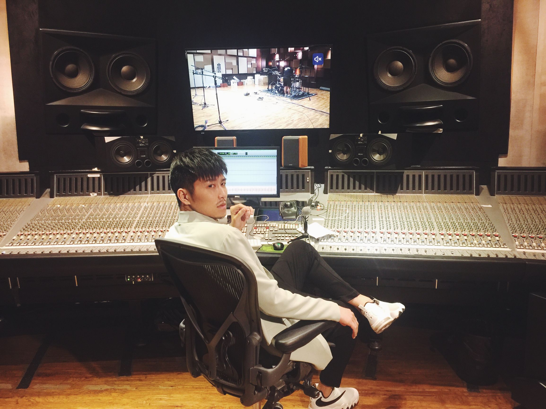 他取代胡彦斌为钟汉良baby献唱，林忆莲、袁娅维对他赞赏有加