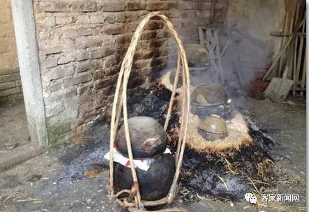 火炙客家娘酒制作过程,客家娘酒酿造视频教程