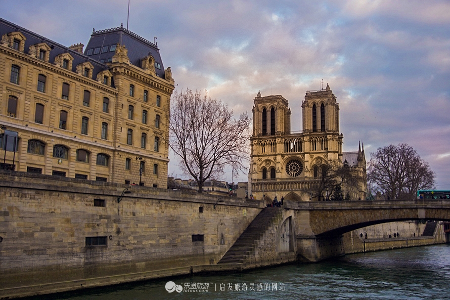 巴黎右岸繁华若梦,右岸太浮华