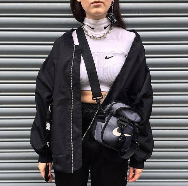 supreme和lv联名的世纪双肩包,supreme和lv联名红色手拿包