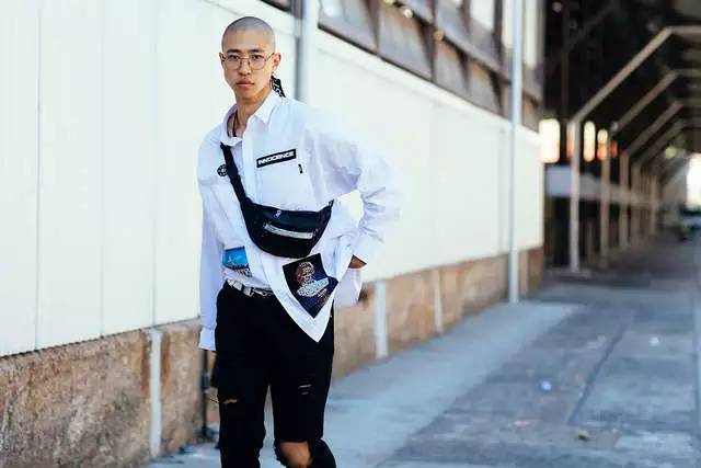 supreme和lv联名的世纪双肩包,supreme和lv联名红色手拿包