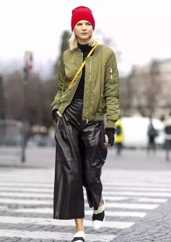 如何穿紧身皮裤,穿皮裤的正确方法视频