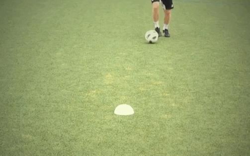 如何拉球变向过人,如何破解拉球转身