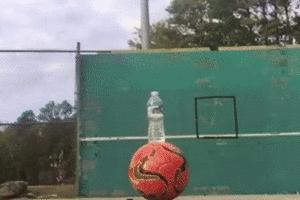 春节假期快来试试这个火爆全球的翻水瓶挑战吧~