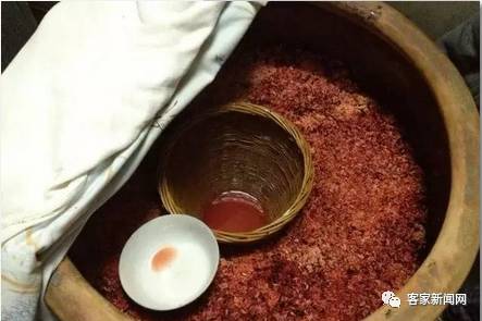 火炙客家娘酒制作过程,客家娘酒酿造视频教程