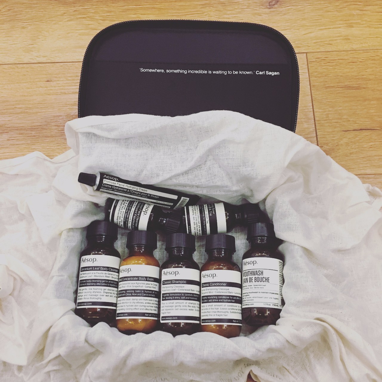 旅行路上捉到一只哆啦A梦，我把他的口袋翻开了……