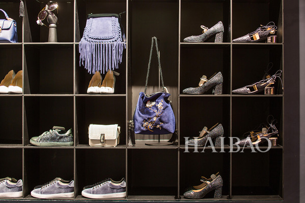 细节点靓魅力时尚，UrbanRevivoAccessory首家精品配饰店盛大开幕！