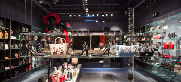 细节点靓魅力时尚，UrbanRevivoAccessory首家精品配饰店盛大开幕！