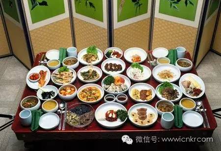 韩国饭桌不好的习惯,韩国饭桌下的小动作