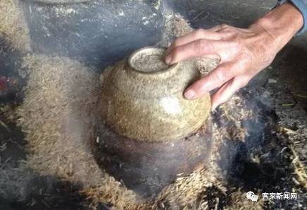 火炙客家娘酒制作过程,客家娘酒酿造视频教程