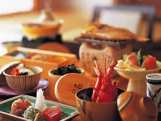 首尔、东京的街头美食每天都在拿钩子勾我,尤其这几家!