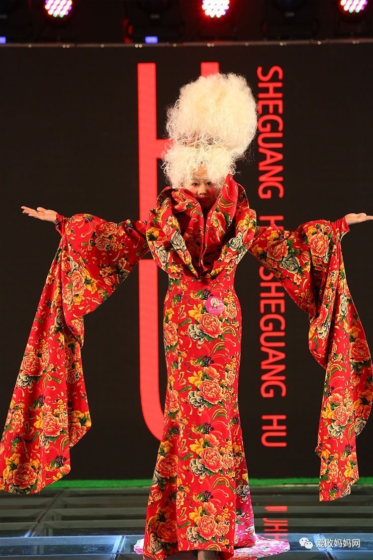 秘密花园里的时尚邂逅——第五届爱败妈妈时尚盛典闪耀绽放