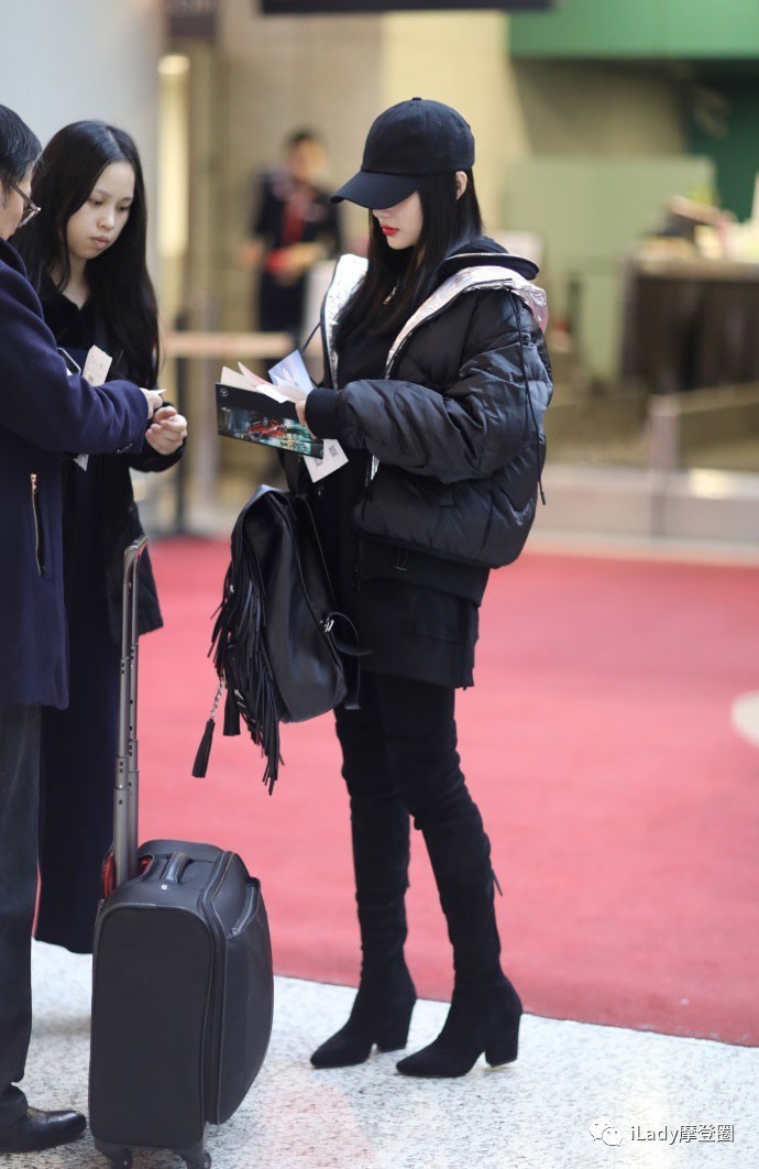 女明星机场look,盘点当红女明星们的机场照片